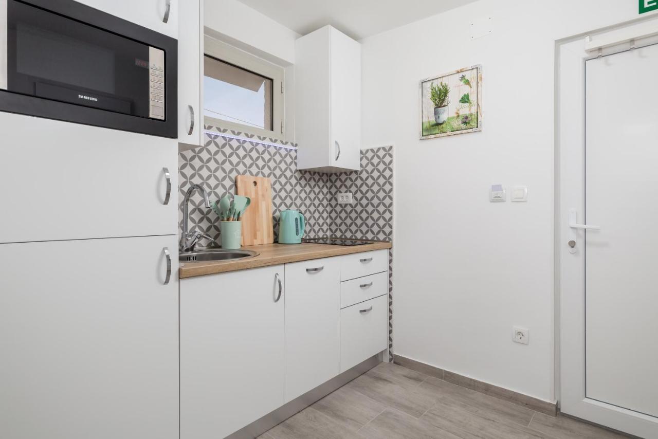 Studio Apartman Rozi オパティヤ エクステリア 写真